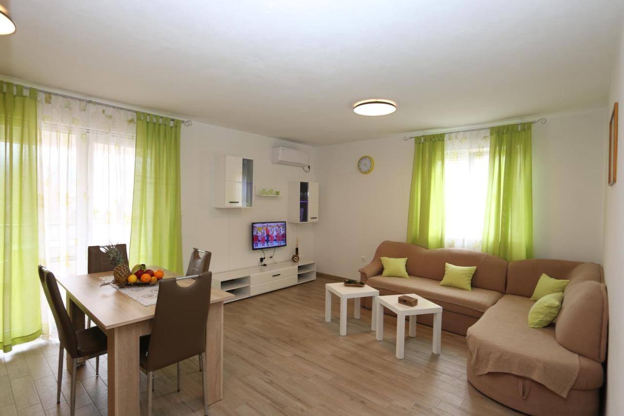 Apartments Mirjana Šilo Eksteriør bilde