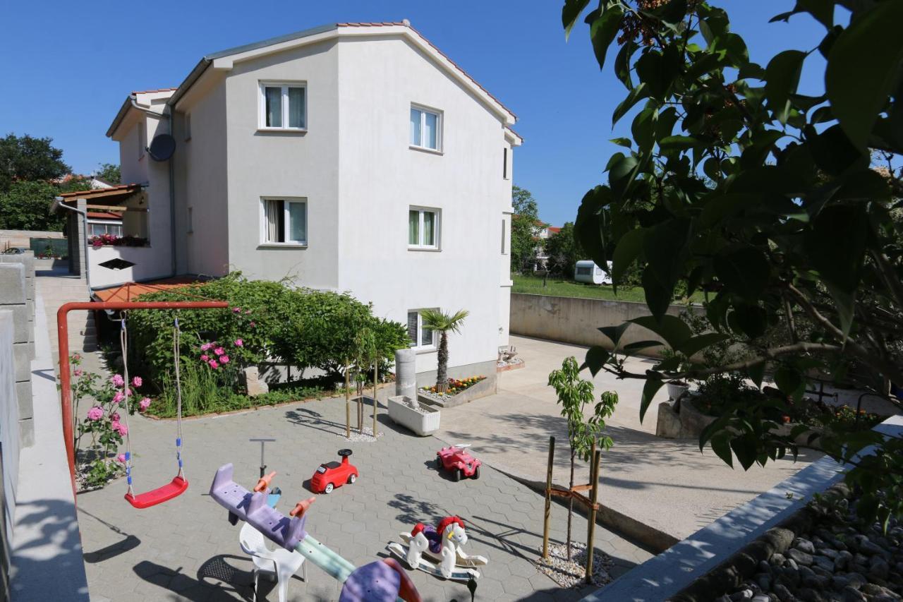 Apartments Mirjana Šilo Eksteriør bilde