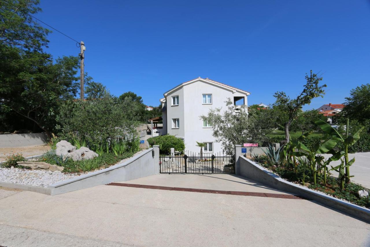 Apartments Mirjana Šilo Eksteriør bilde