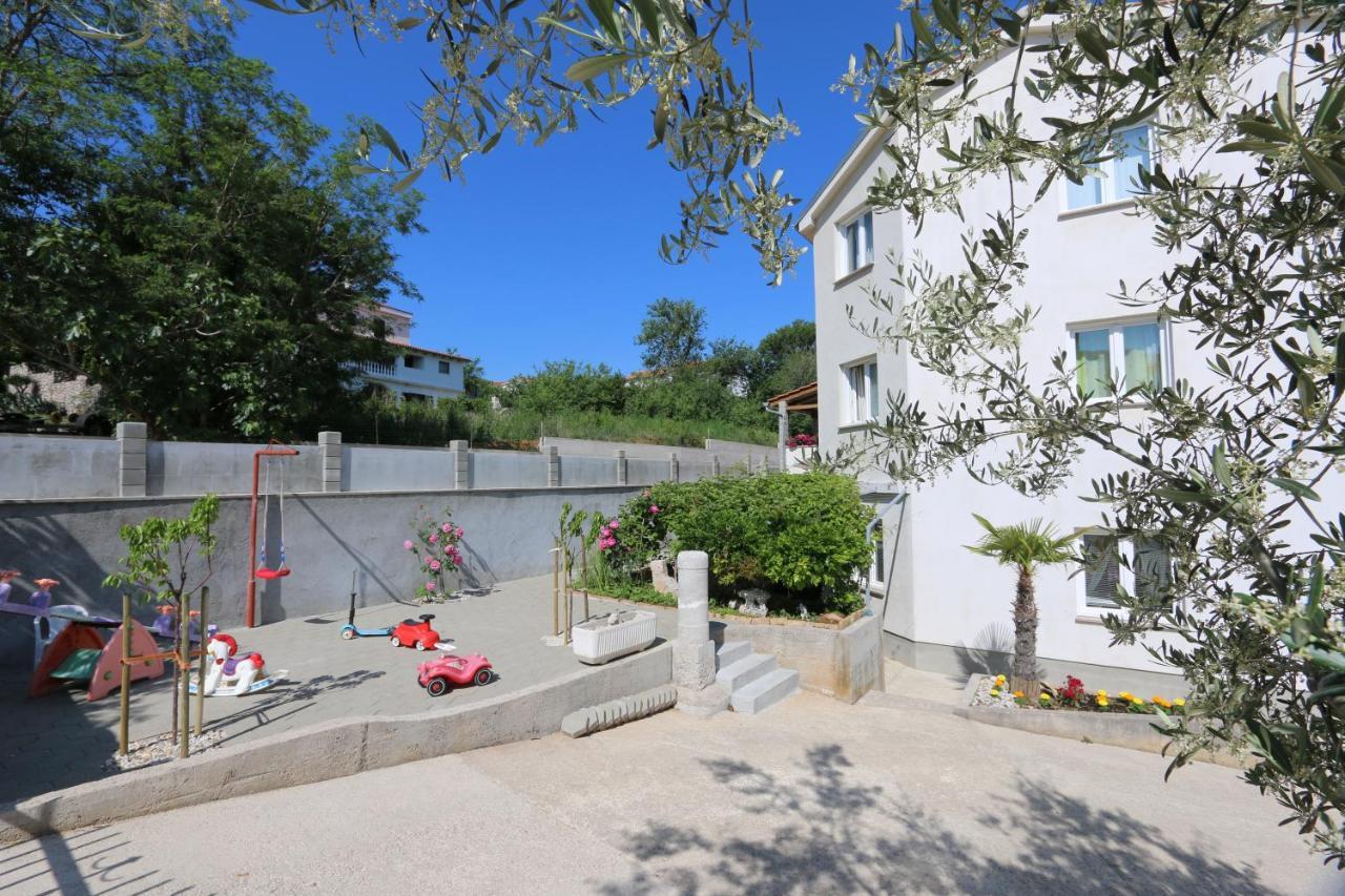 Apartments Mirjana Šilo Eksteriør bilde