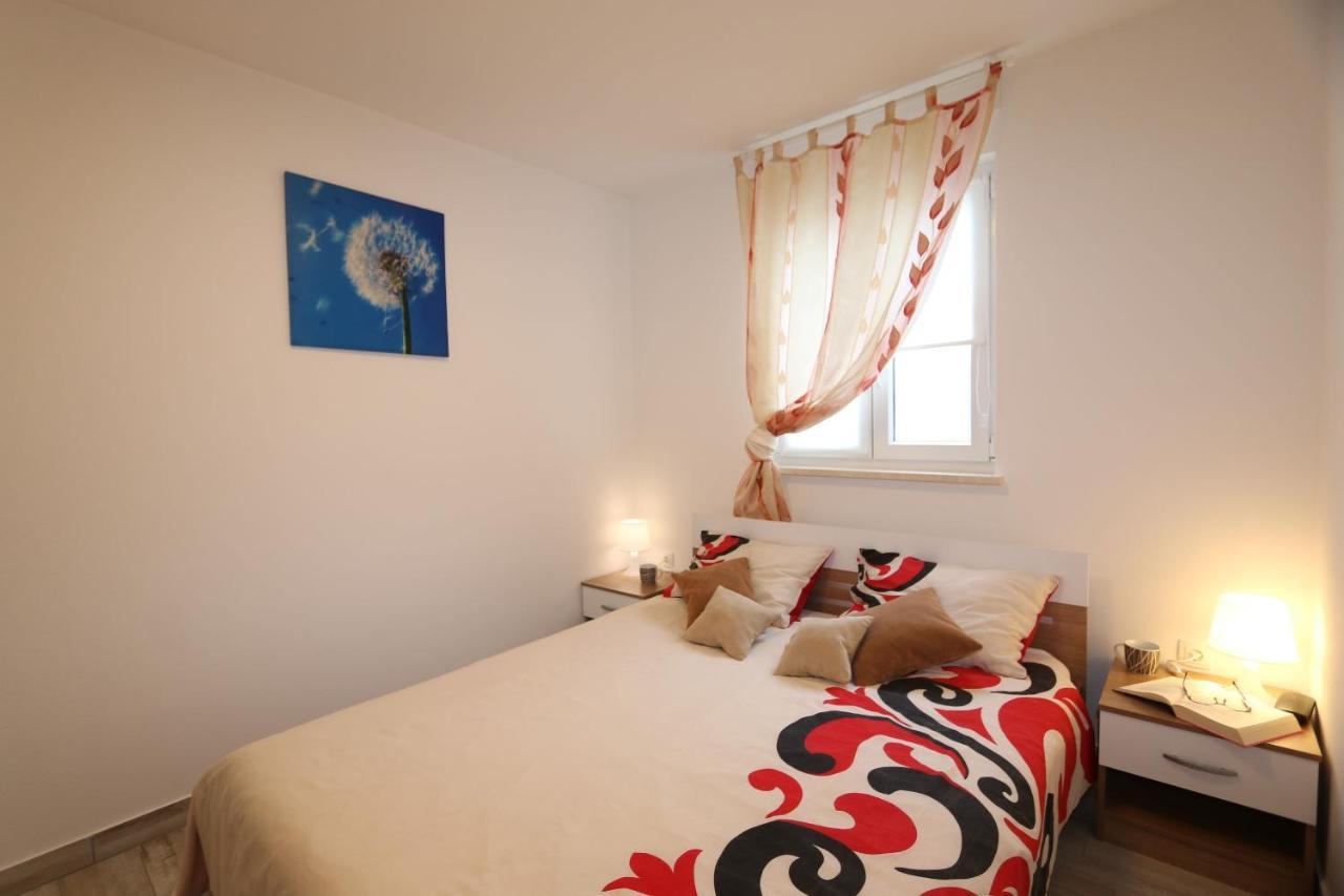 Apartments Mirjana Šilo Eksteriør bilde