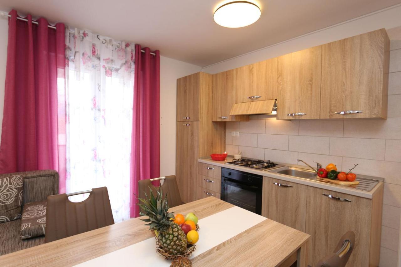 Apartments Mirjana Šilo Eksteriør bilde